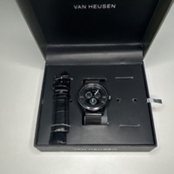 Men's Van Heusen Black Watch - Picture 1 of 3
